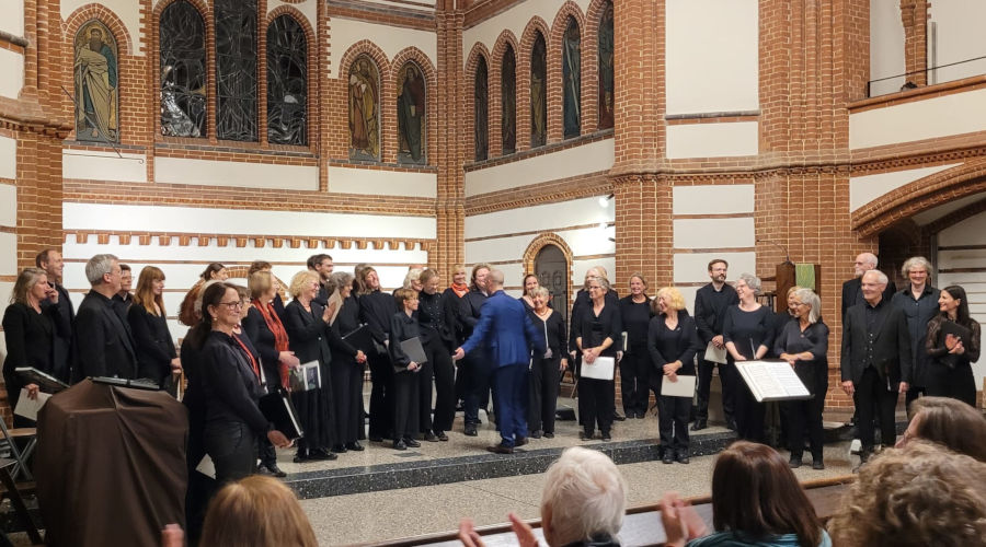 Ein buntes A-cappella-Potpourri mit Wortakrobatik und magischen Klangkulissen am 20. September 2026